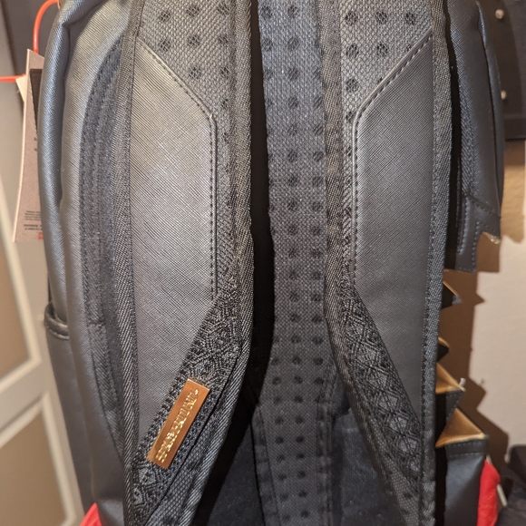 LIMITED EDITION SPRAYGROUND  A.i.3 SHARK BITE BLACK GOLD MONEY BACKPACK (DLXV) - Picture 5 of 7
